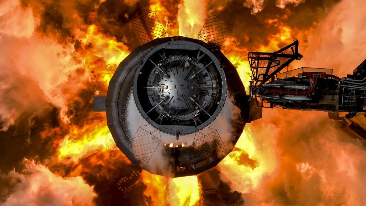 Статическое  огневое испытание ускорителя Super Heavy Booster 12 / © SpaceX