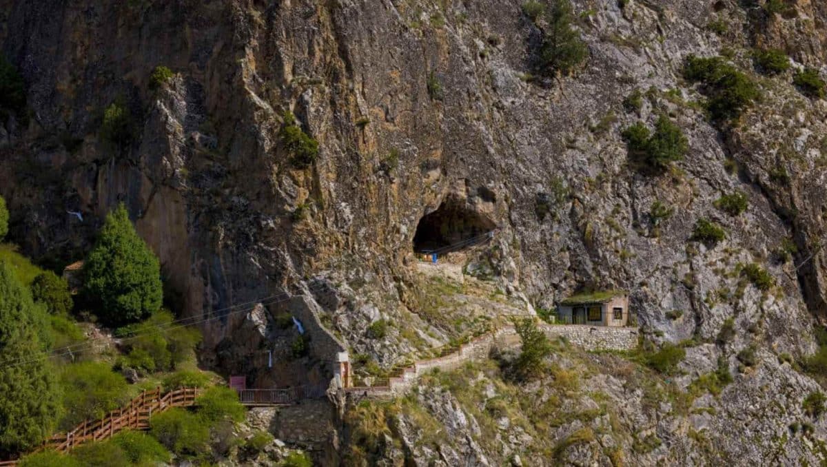 пещера денисовцев