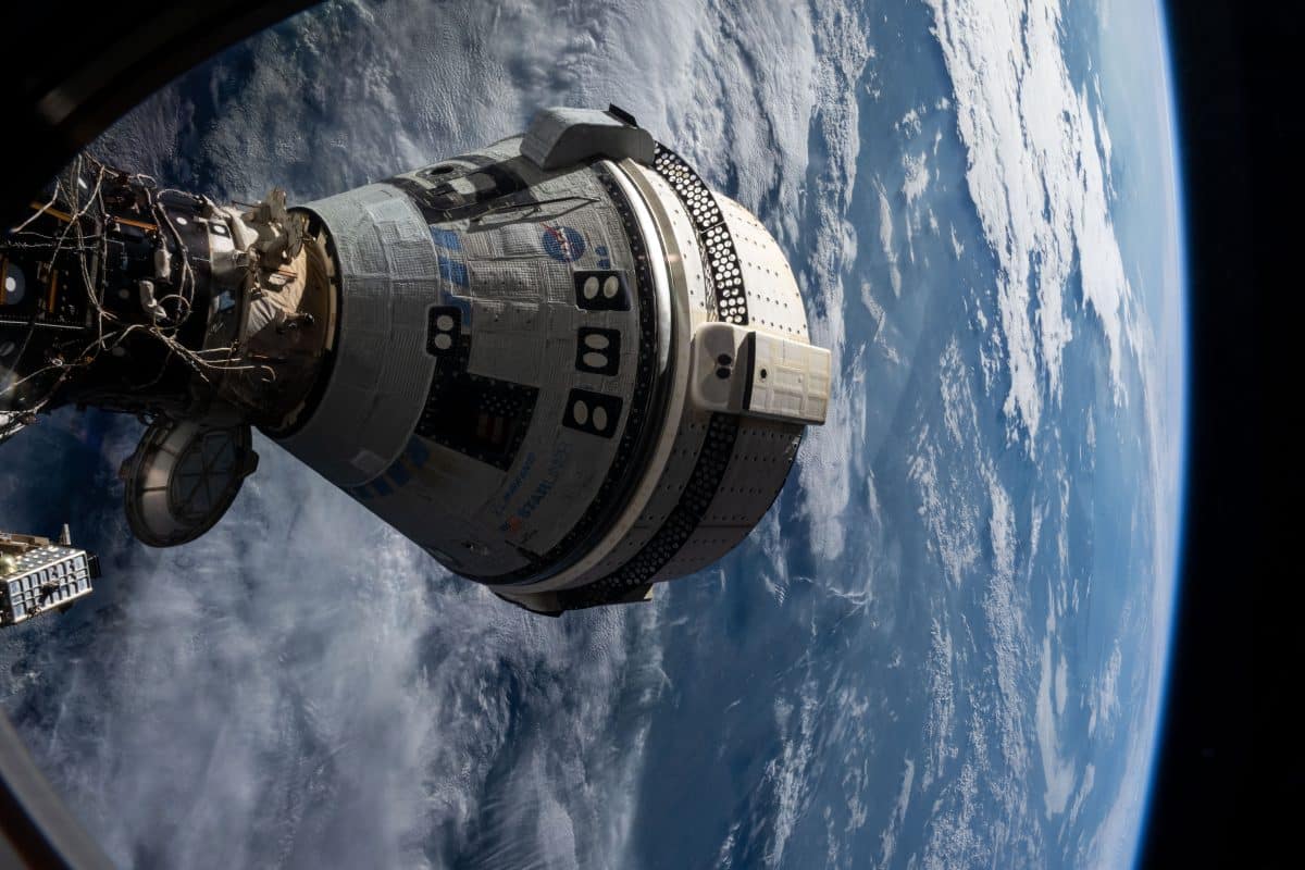 Starliner CST-100, пристыкованный к модулю Harmony МКС / © NASA