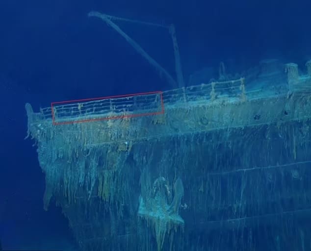 Часть ограждения, которая рухнула на дно, выделена красным цветом / © RMS Titanic Inc