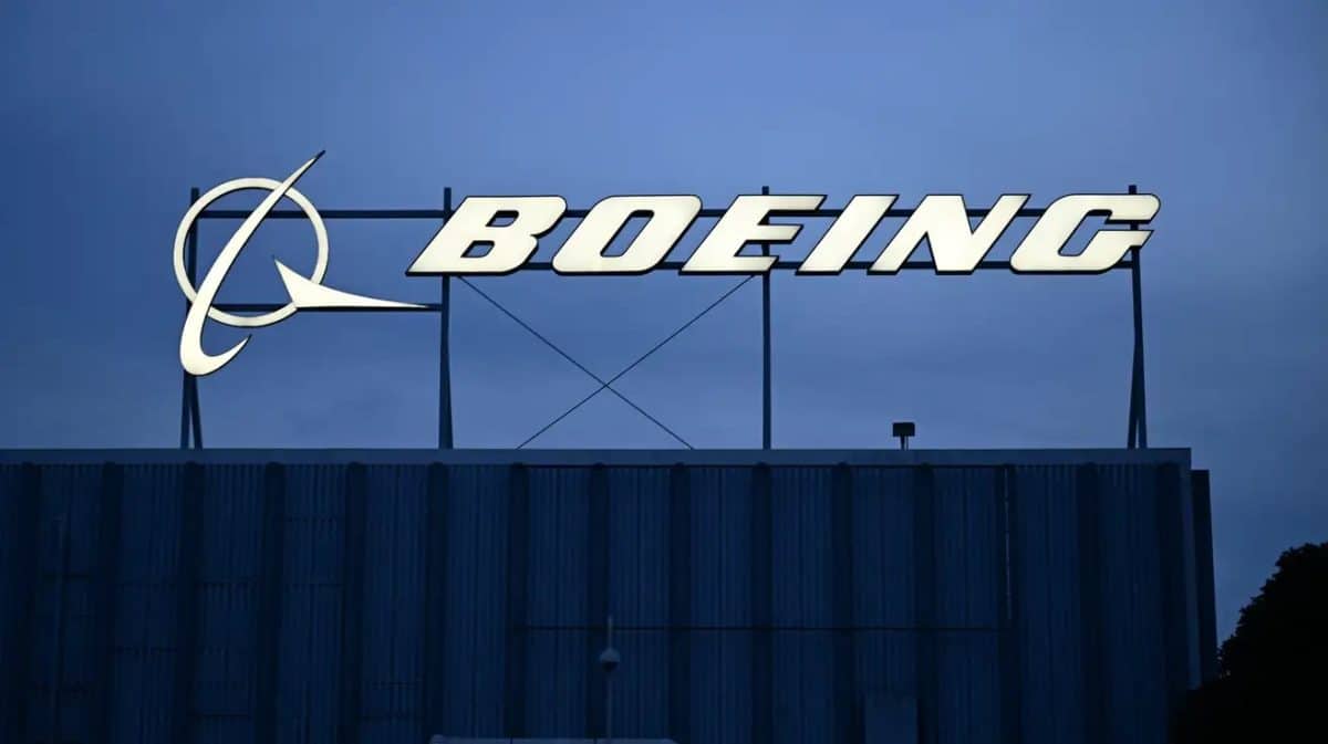 Логотип компании Boeing / © Patrick T. Fallon / AFP