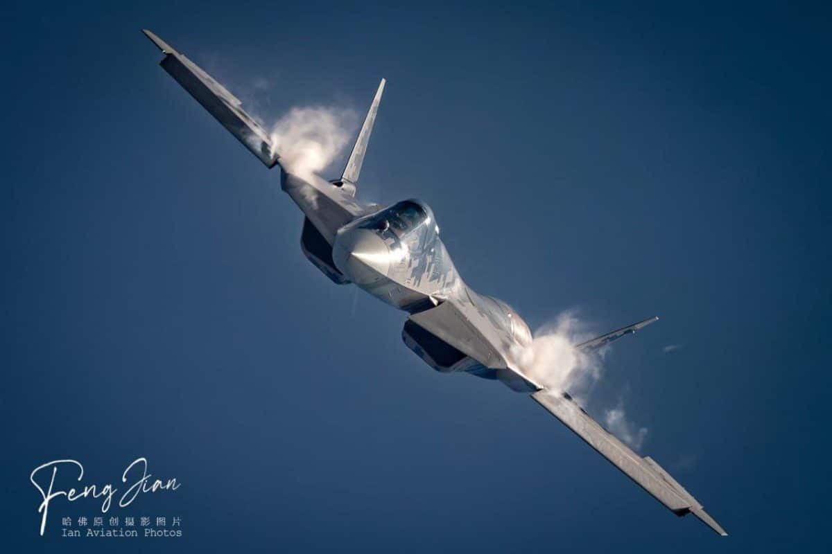 Показательное выступление Су-57 на китайском авиасалоне / © Feng Jinn / Ian Aviation Photo