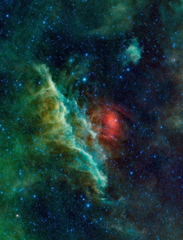 Туманность Калифорния, также известная как NGC 1499  / © NASA / JPL-Caltech / IPAC