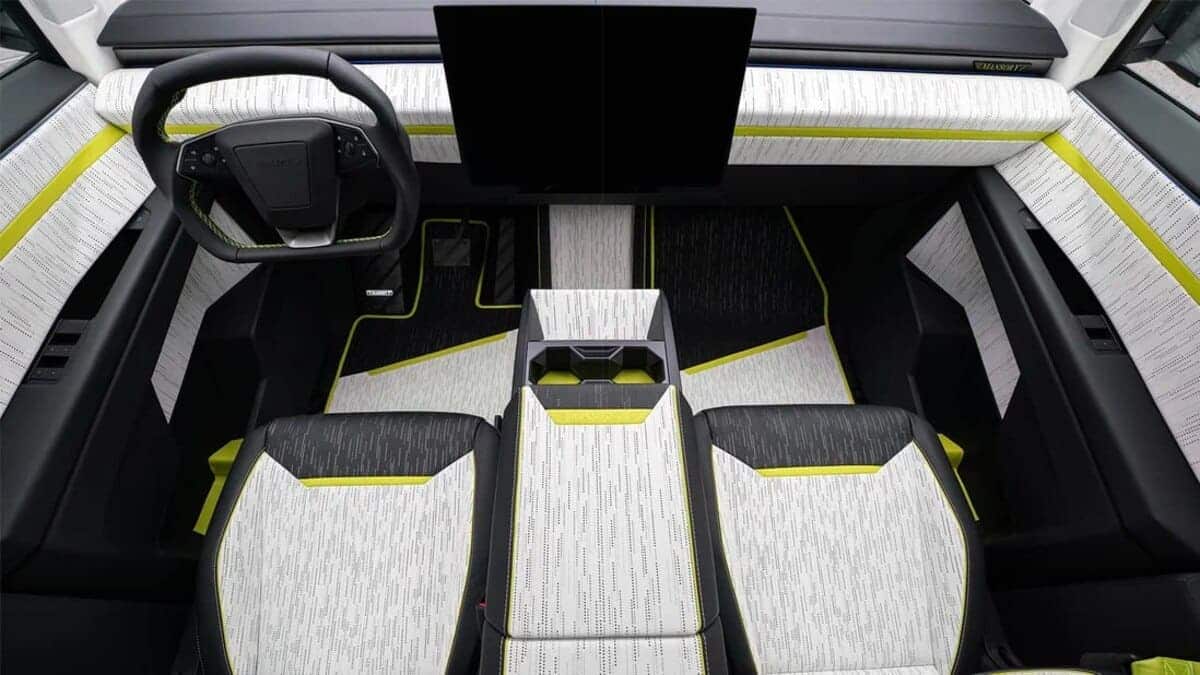Салон модифицированного электрического пикапа Tesla Cybertruck / © Mansory