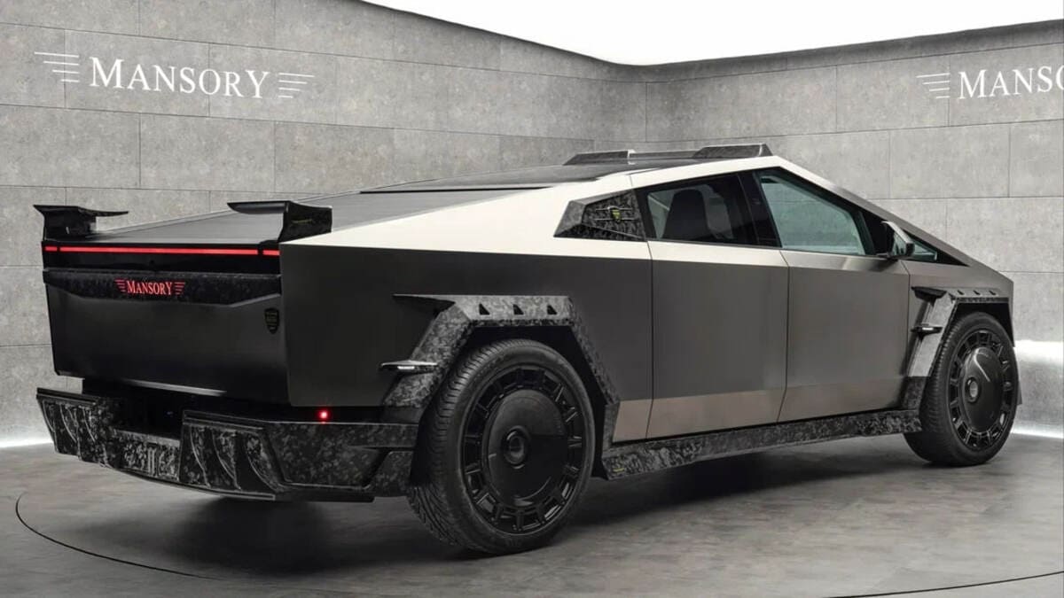 Модифицированный электрический пикап Tesla Cybertruck / © Mansory