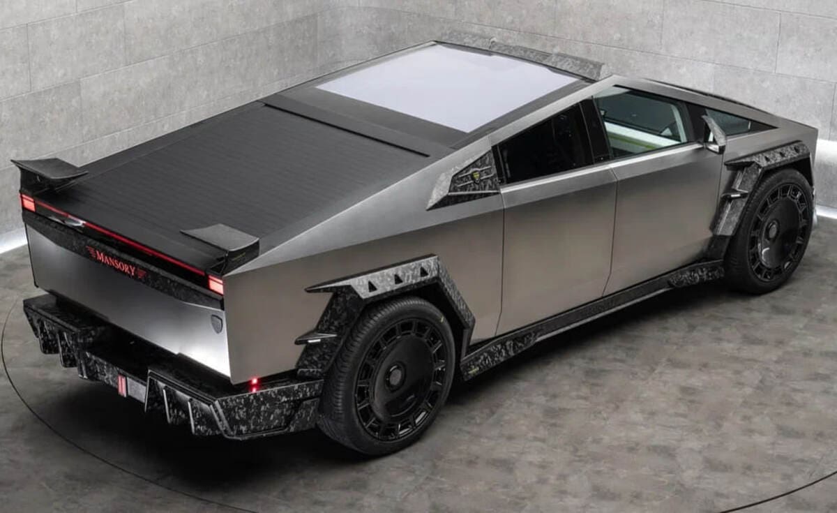 Модифицированный электрический пикап Tesla Cybertruck / © Mansory