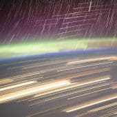 Астронавт запечатлел полет строя спутников Starlink с борта МКС – иллюстрация к материалу на Naked Science