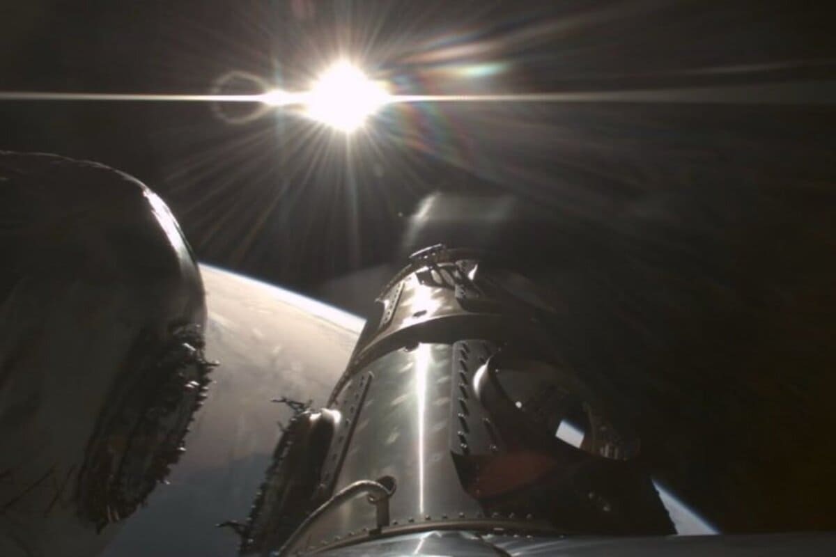 Аппарат Phoenix прикрепленный к верхней ступени ракеты Falcon 9 / © Atmos Space Cargo