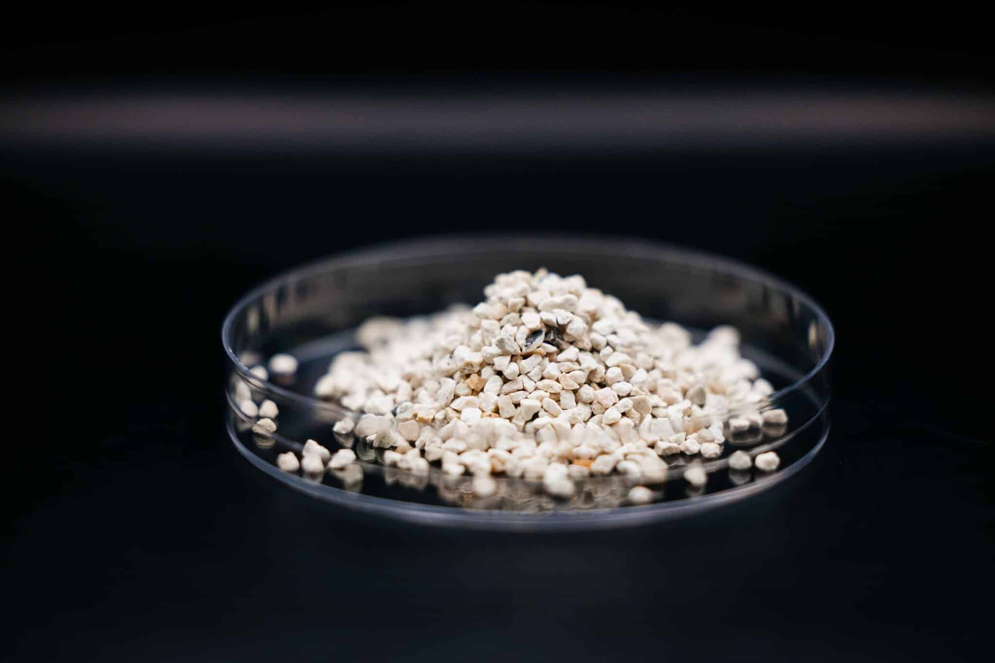 Новые наносорбенты спасут арктические воды от загрязнений – иллюстрация к материалу на Naked Science