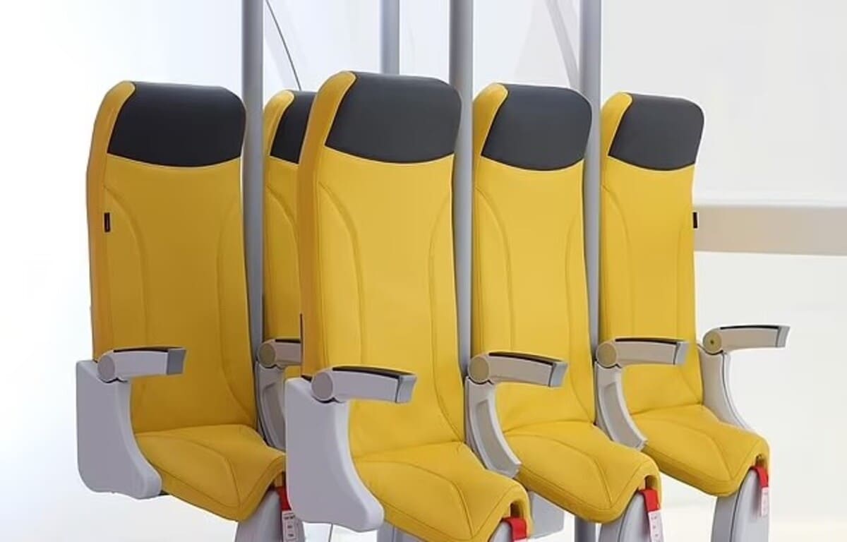 Вертикальные сидения Skyrider 2.0 / © Aviointeriors