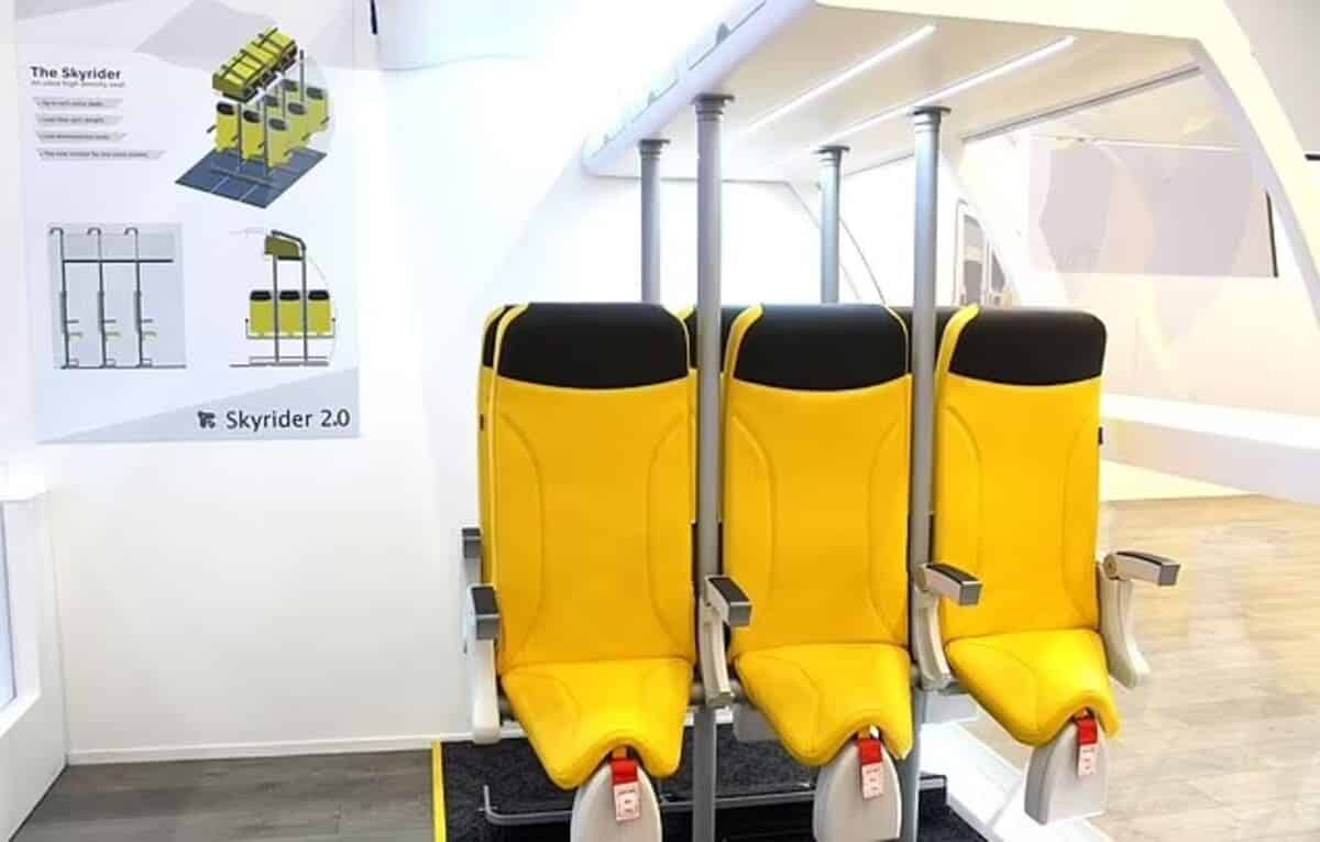 Вертикальные сидения Skyrider 2.0 / © Aviointeriors