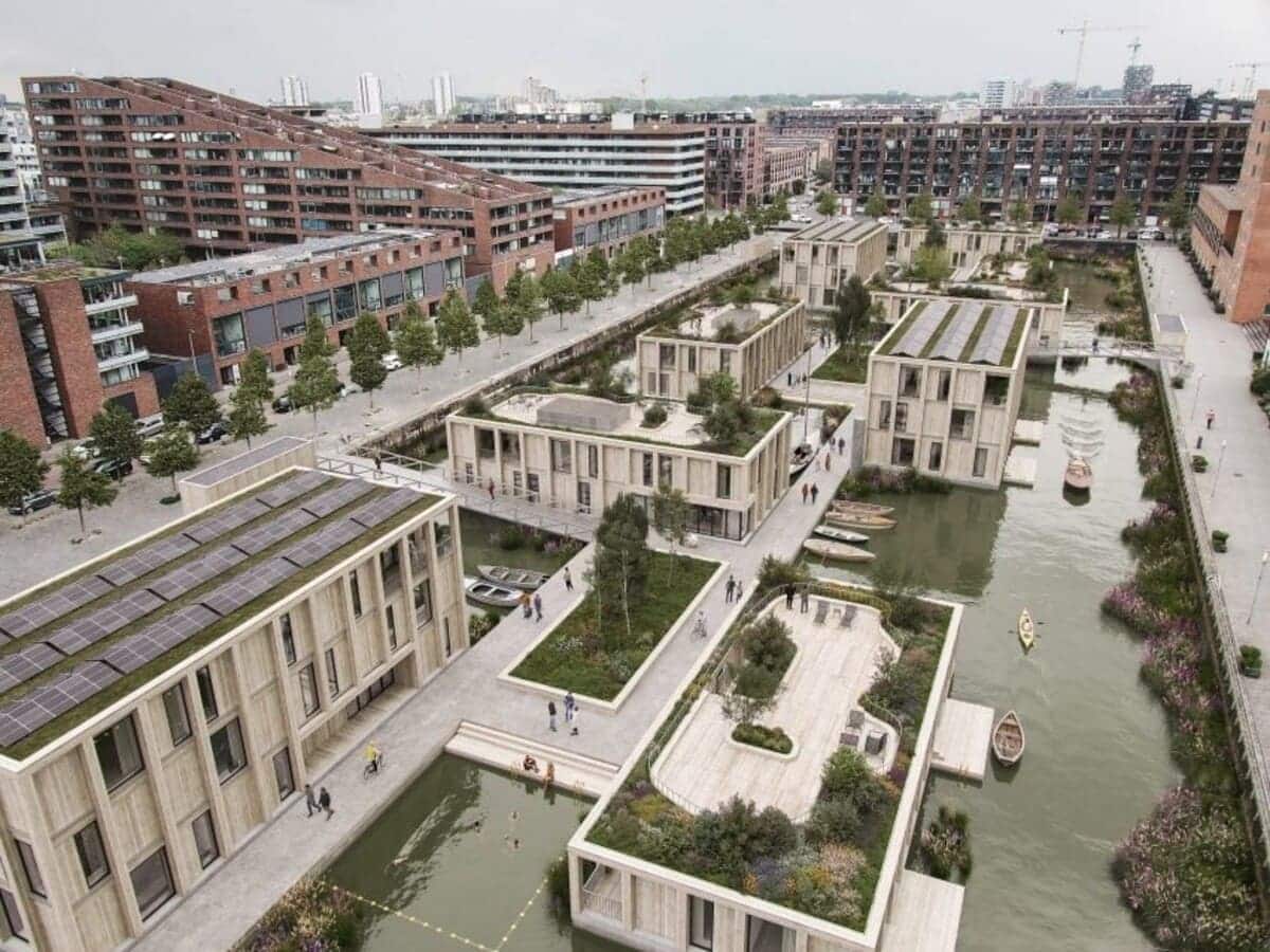 Рендер крупнейшего плавучего жилого комплекса в Европе Spoorweghaven / © Slim Studio  