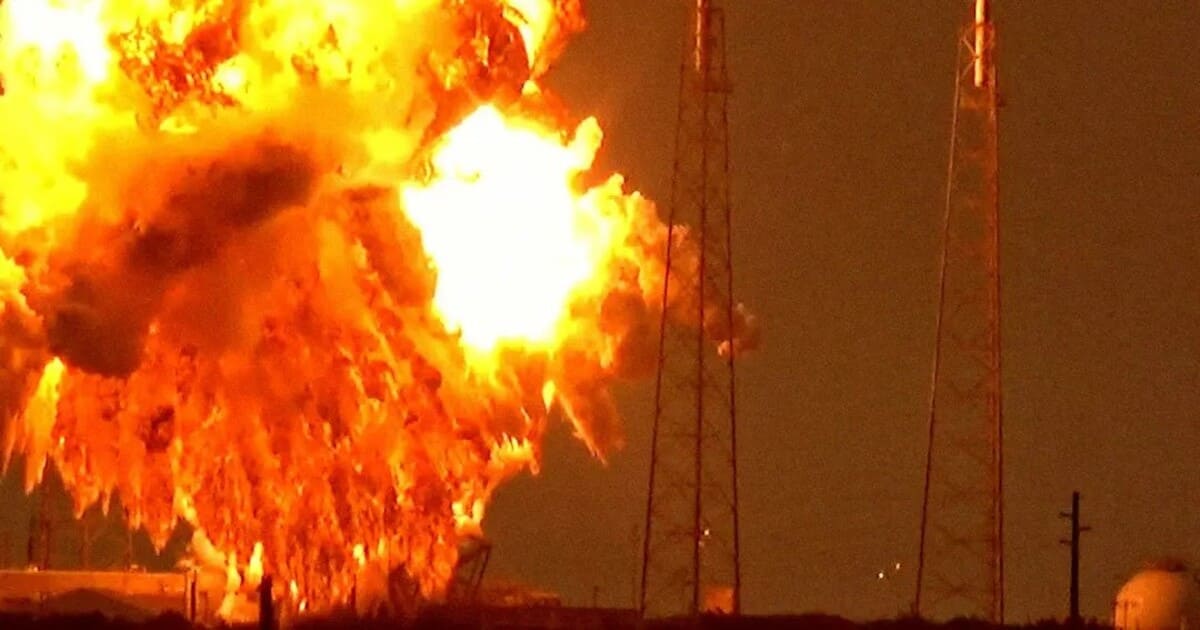 Взрыв ракеты Falcon 9 со спутником Amos-6 / © SpaceX