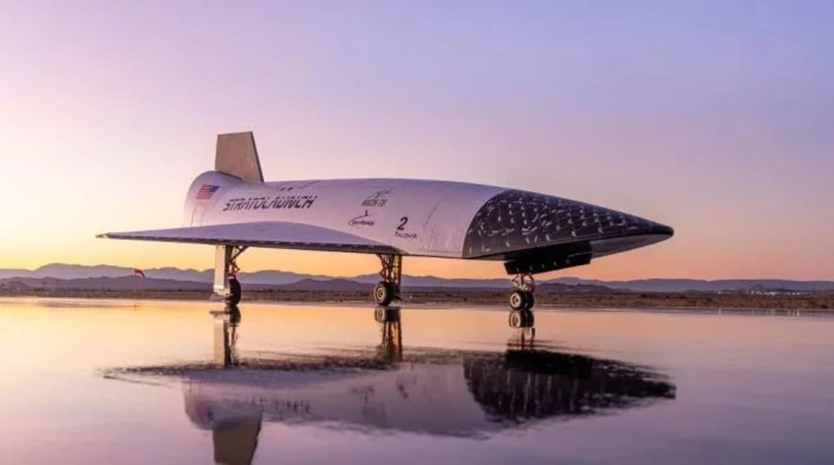 Автономный беспилотный многоразовый летательный аппарат Talon-A2 / © Stratolaunch