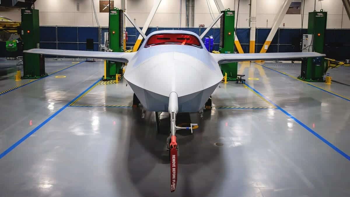 Беспилотный истребитель YFQ-42 / © General Atomics