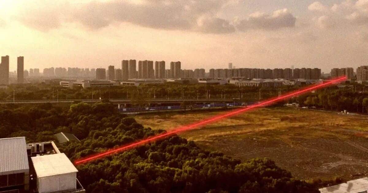 Лазерное устройство, которое распознает крошечные символы текста с расстояния более километра / © Liu et al.