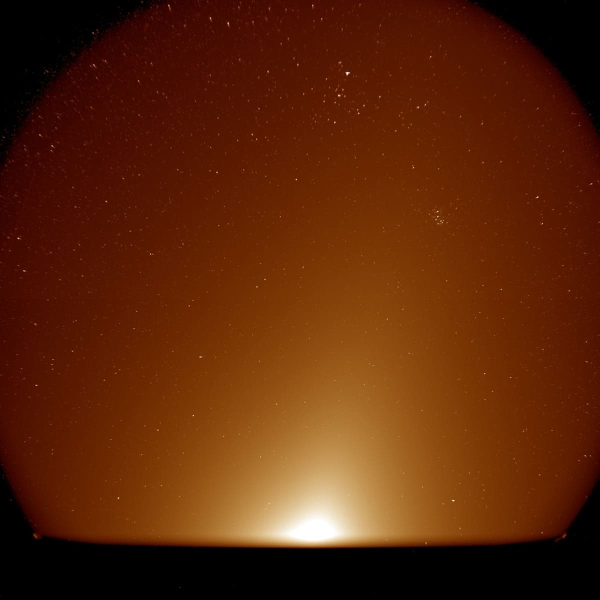 Зодиакальный свет и звездное скопление Плеяды / © NASA / SwRI