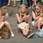 Московские психологи узнали, как соцсети меняют речь и общение старшеклассников