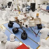 Марсоход Curiosity во время испытаний в Лаборатории реактивного движения NASA в 2010 году