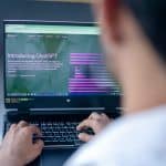 Люди хуже отнеслись к коллегам, которые использовали ИИ для работы