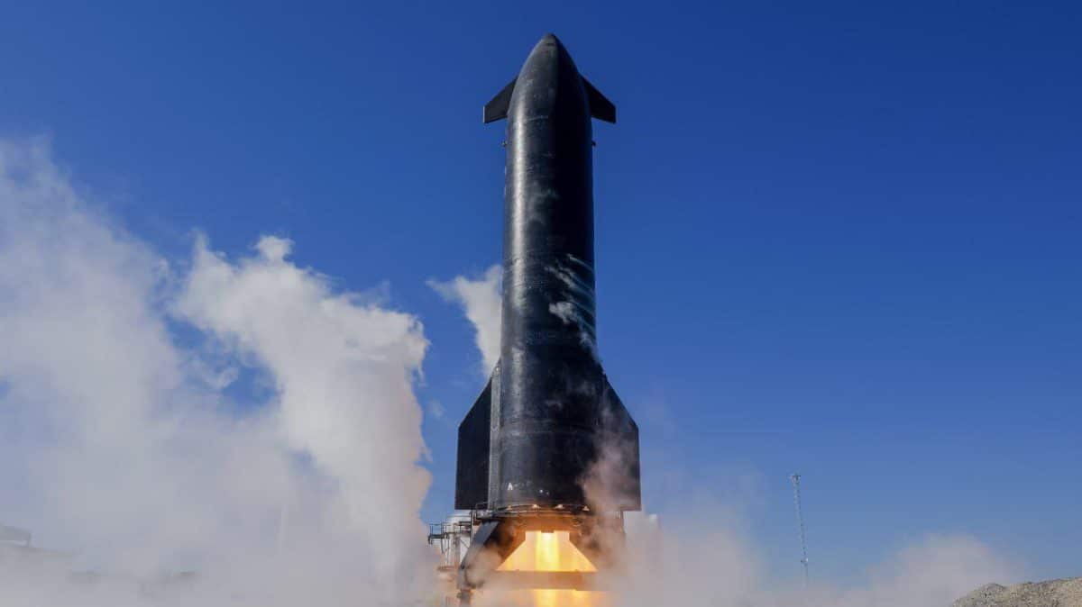 Кадр с испытаний двигателей верхней ступени транспортной системы Starship, которая отправится в девятый полет / © SpaceX