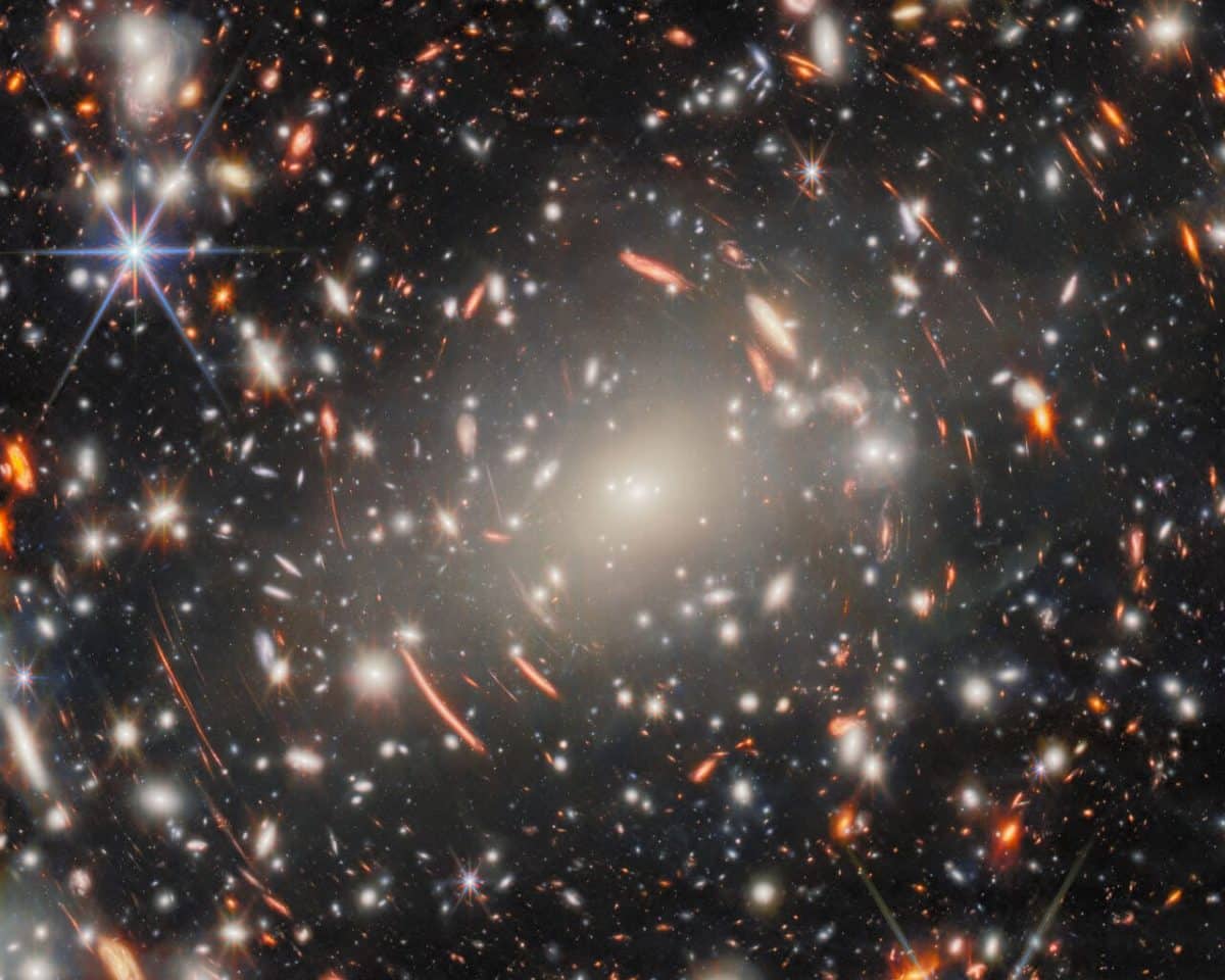 Скопление галактик Abell S1063 / © ESA / Webb, NASA & CSA, H. Atek, M. Zamani (ESA / Webb)