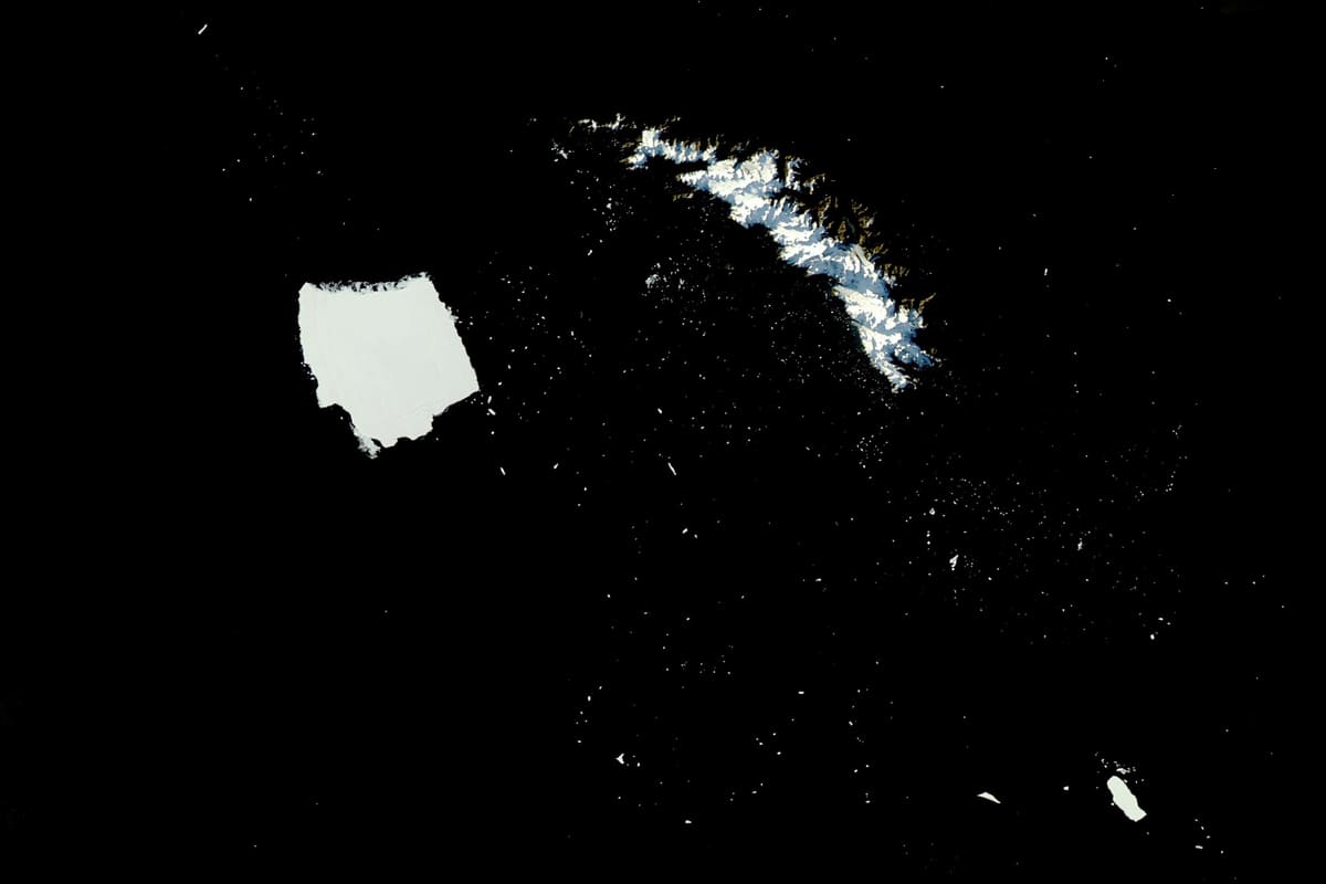 Айсберг A-23A, снимок сделан 3 мая 2025 года / © NASA Earth Observatory