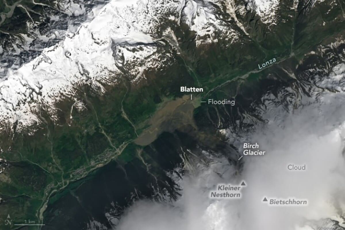 Деревня Блаттен после обрушения ледника 29 мая 2025 года / © NASA Earth Observatory