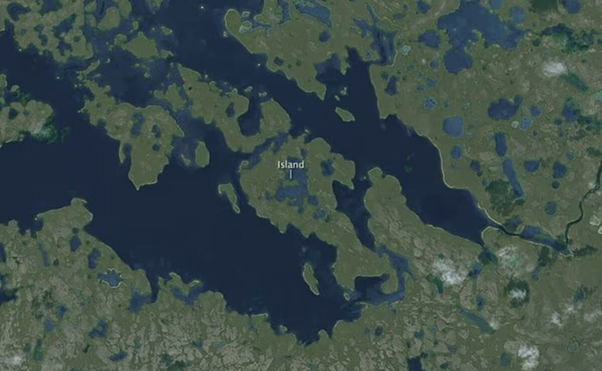 Остров длиной чуть более 300 метров / © NASA