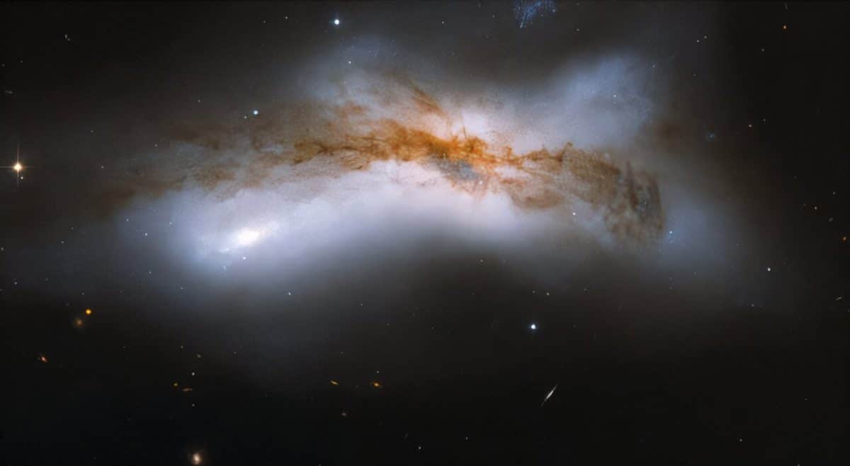 Столкновение Андромеды и Млечного Пути в представлении художника / © NASA/ESA
