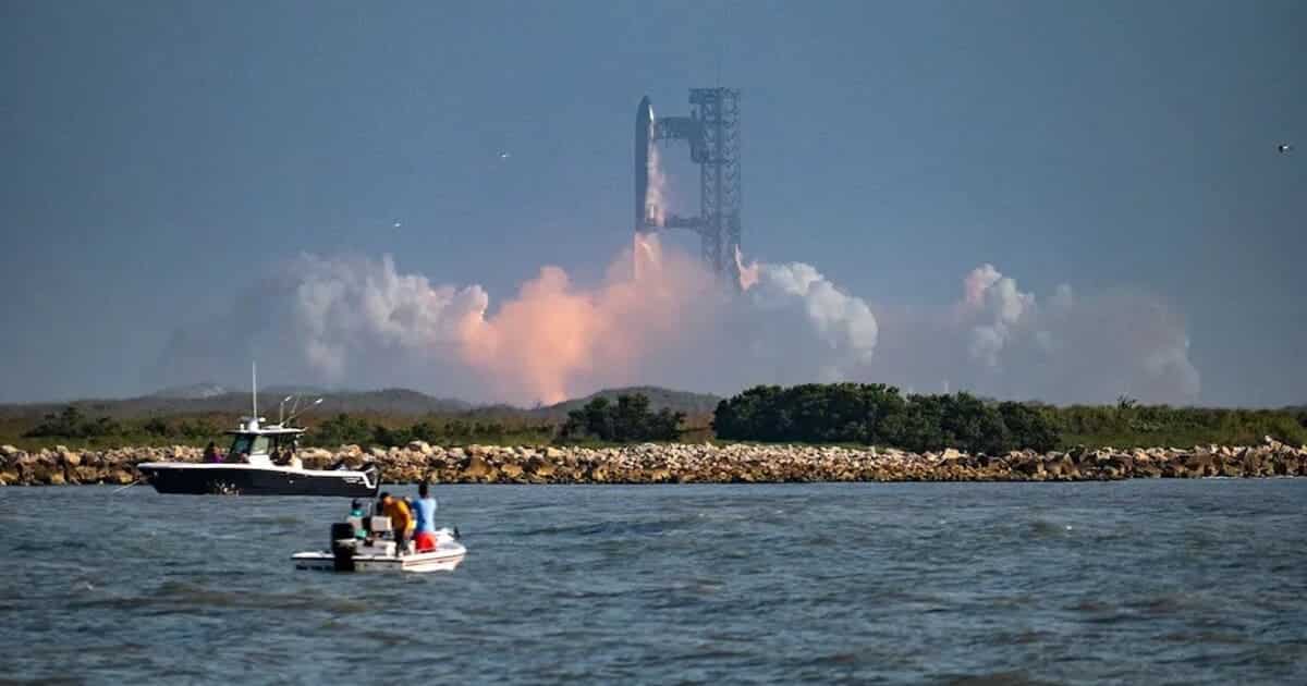 Starship во время запуска 28 мая 2025 года / © Sergio Flores / AFP