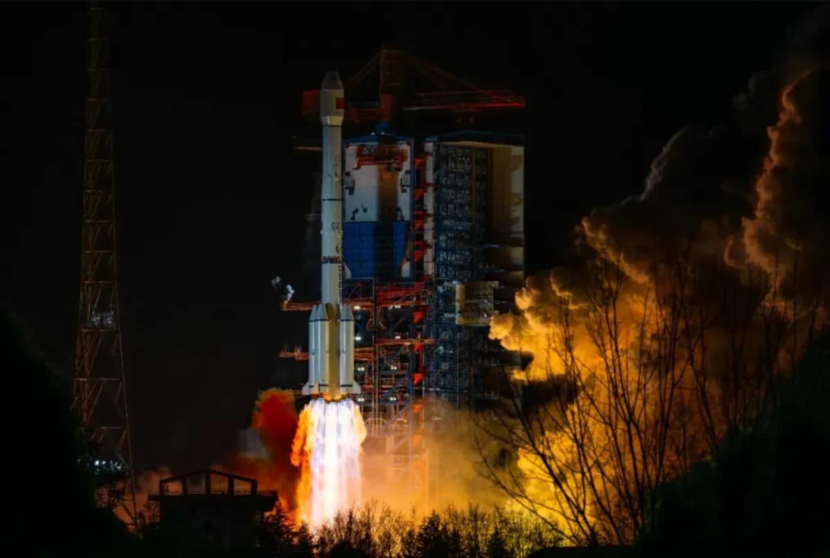 Ракета-носитель Long March 3B со спутником Shijian-25 на борту отправляется в космос, 6 января 2025 года / © Ourspace