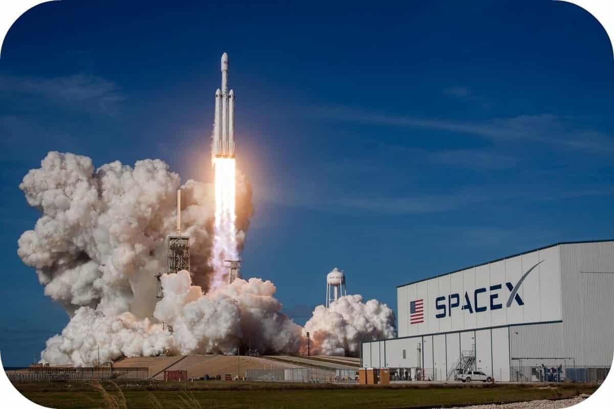 Запуск ракеты Falcon Heavy / © SpaceX