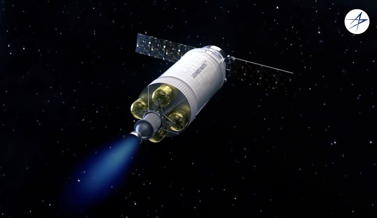 Художественная иллюстрация ядерного ракетного двигателя DRACO в космосе / © Lockheed Martin