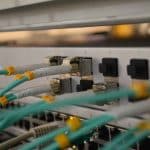 Ученые снизили потери света в оптических устройствах в сотни раз