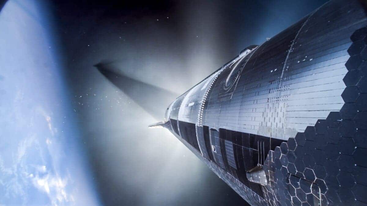 Полет Starship после отделения Super Heavy / © SpaceX 