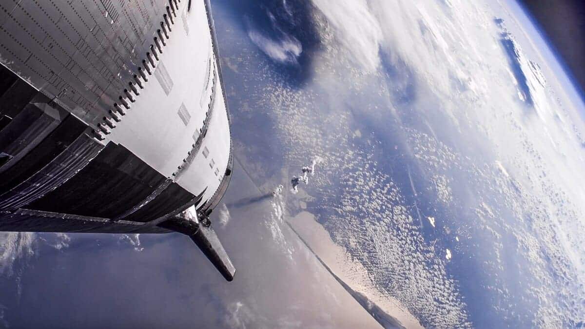 Полет Starship после отделения Super Heavy / © SpaceX 