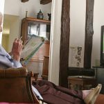 Одиночество изменило досуг женщин, но не мужчин