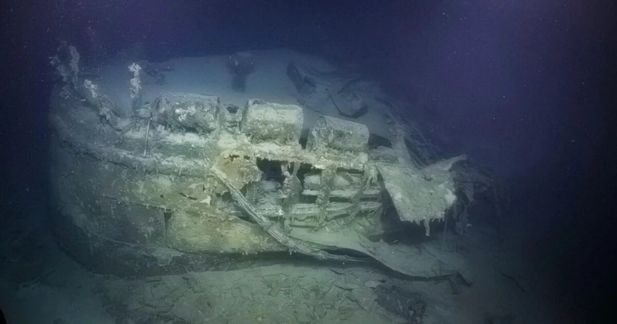 Подводный снимок японского эсминца «Тэрудзуки» / © Ocean Exploration Trust