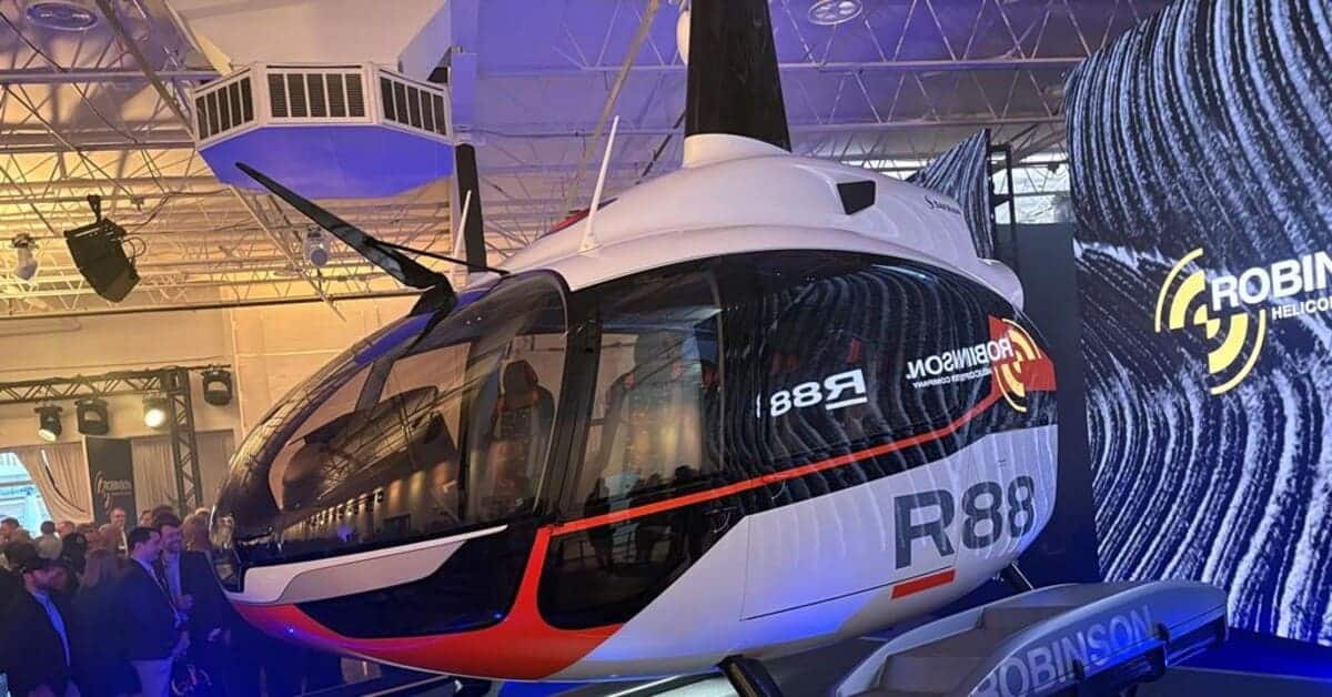 Вертолет R88 на выставке / © RHC
