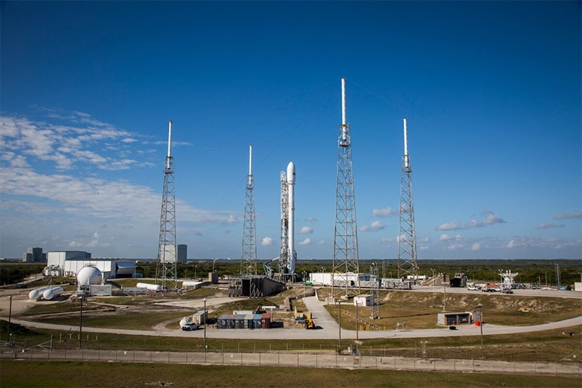 SpaceX готовит к запуску ракету с новой партией спутников Starlink / © SpaceX