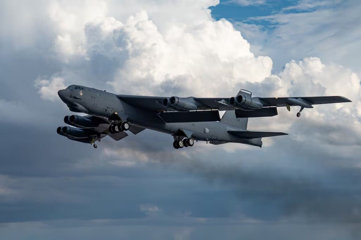 Стратегический бомбардировщик B-52 Stratofortress / © William Lewis / Air Force