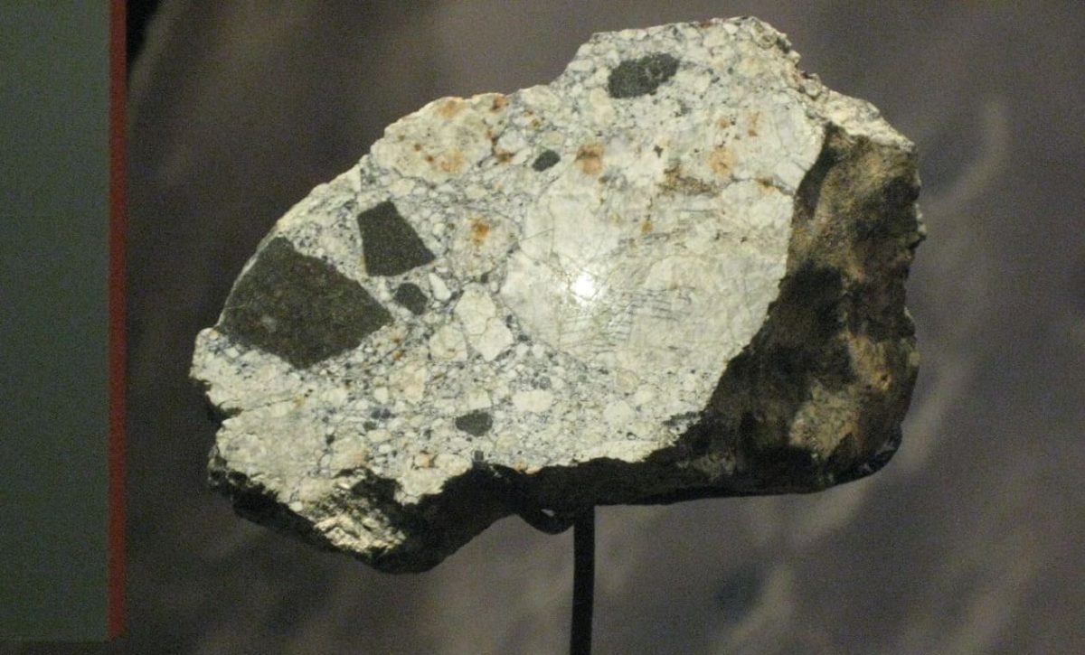 Метеорит из группы аубритов