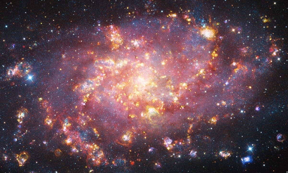 Галактика Треугольник (M 33, NGC 598) / © Bence Tóth, Péter Feltóti, Bertalan Kecskés
