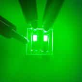Фото работающего QRLED / © Hong Kong University of Science and Technology