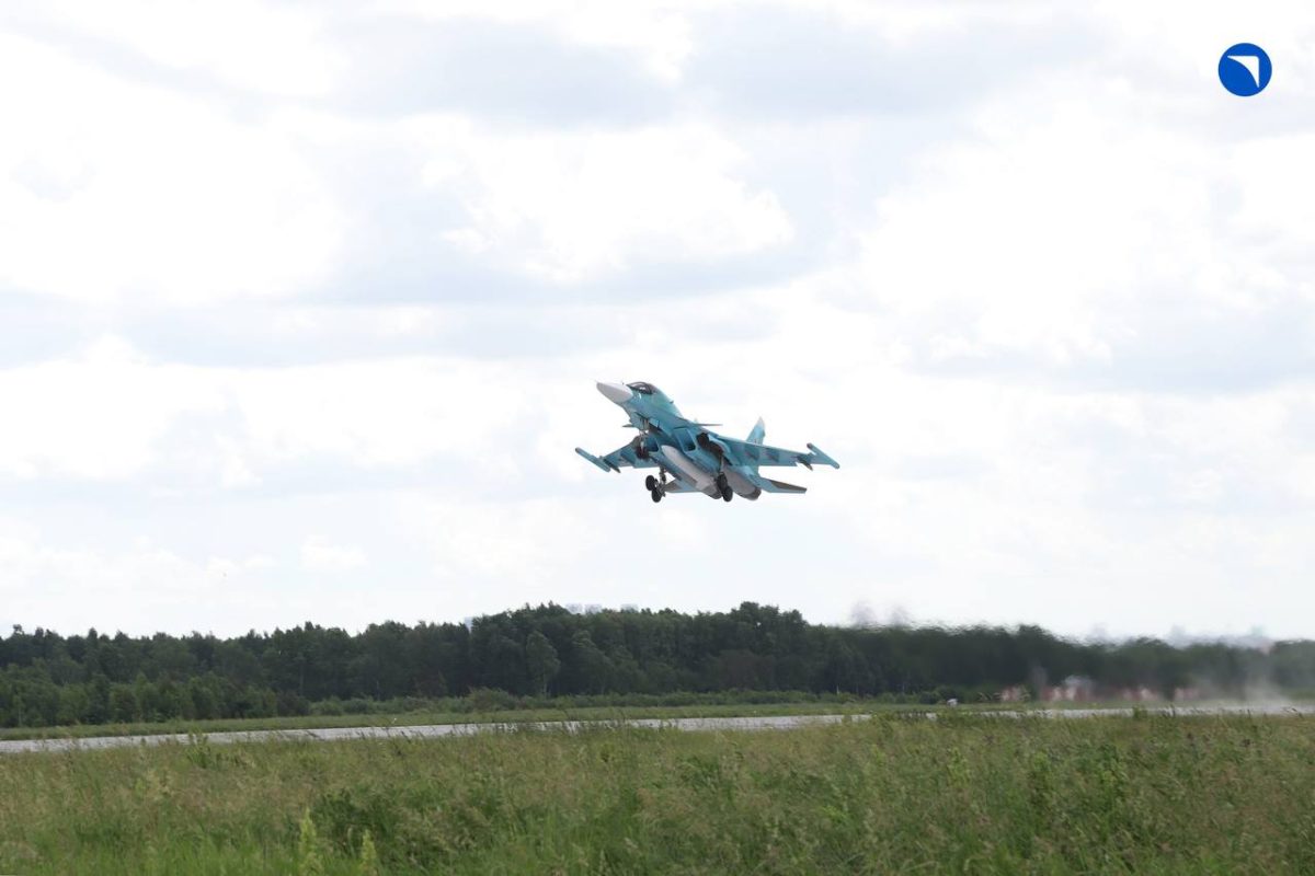Истребитель-бомбардировщик Су-34 / © ОАК