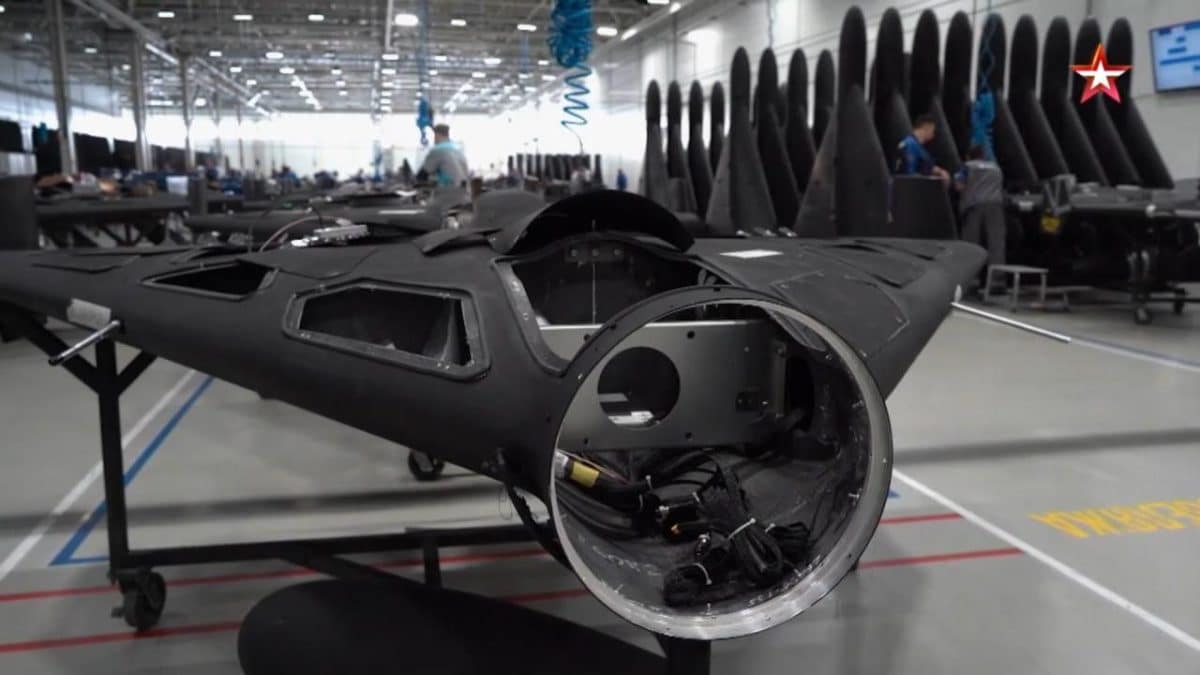 Производство БПЛА-камикадзе «Герань-2» / © Телеканал «Звезда»