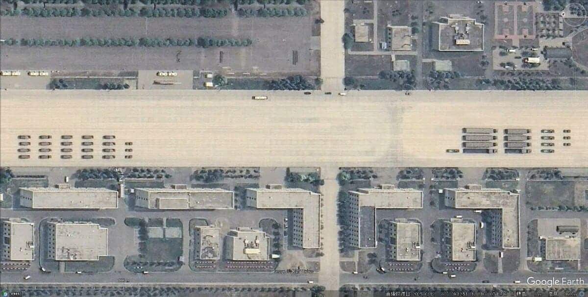 Скопление военной техники в районе Пекина / © Google Earth