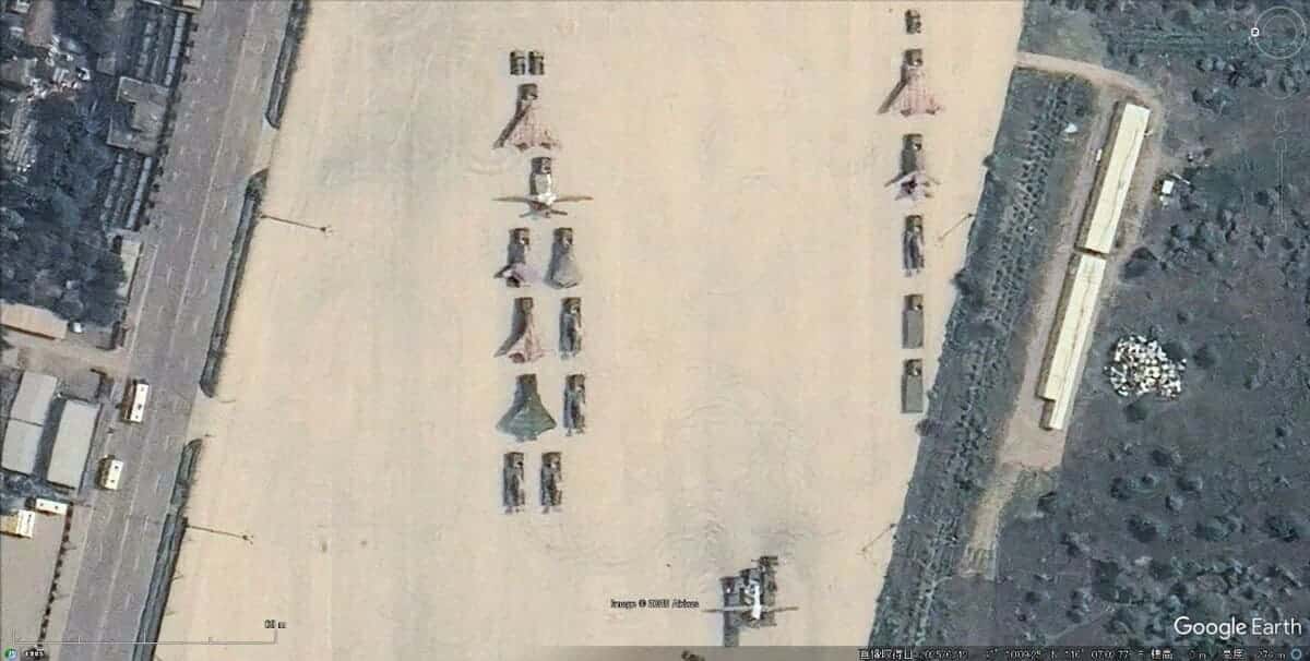Скопление военной техники в районе Пекина / © Google Earth