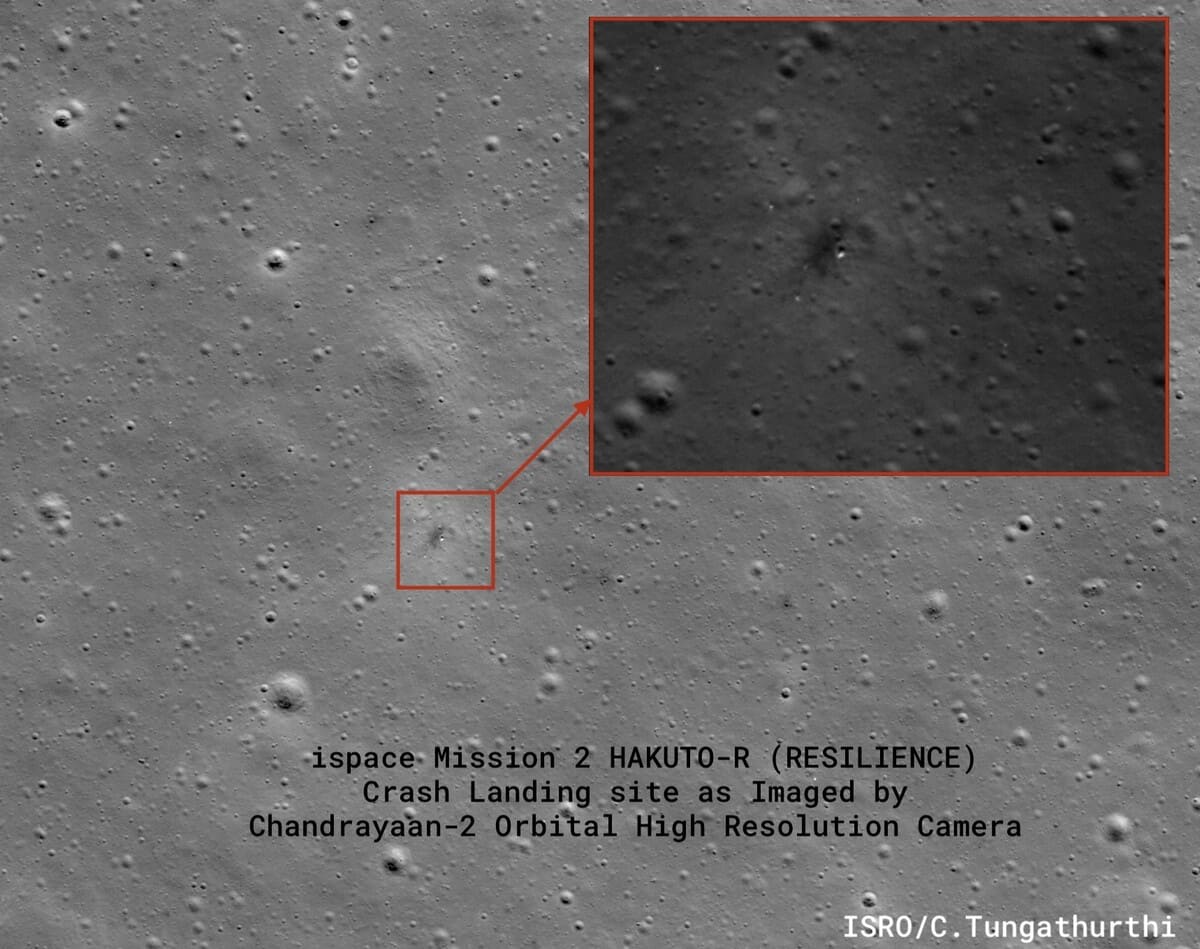 Место крушения японского модуля Resilience на Луне / © ISRO